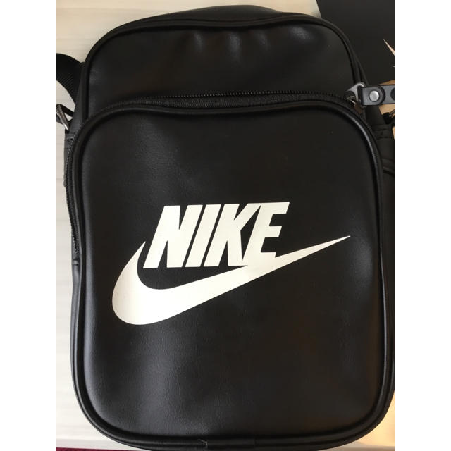 NIKE(ナイキ)のNIKE ショルダーバッグ 新品 タグ付き 即購入OK ブラック☆ レディースのバッグ(ショルダーバッグ)の商品写真