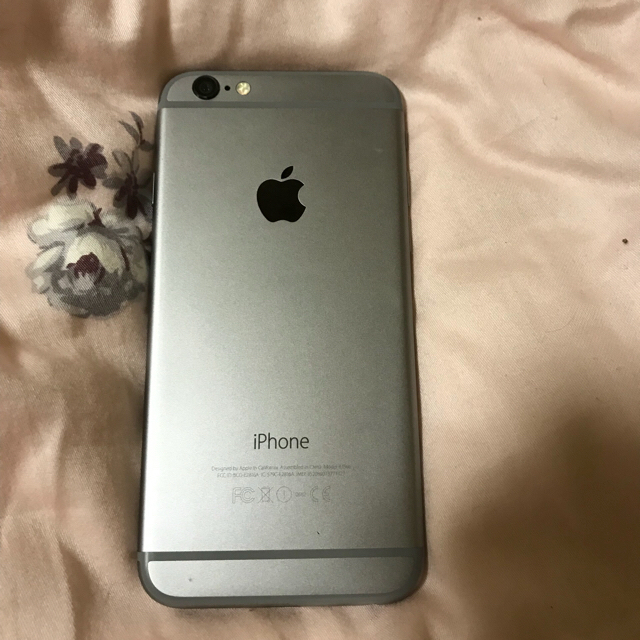 Apple(アップル)のクリスティアーノ様 iPhone6 docomo 美品 スマホ/家電/カメラのスマートフォン/携帯電話(スマートフォン本体)の商品写真