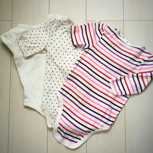 babyGAP(ベビーギャップ)の【babyGAP】長袖ロンパース（3枚まとめ売り）80センチ キッズ/ベビー/マタニティのベビー服(~85cm)(ロンパース)の商品写真