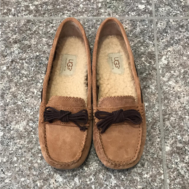 値下げ☆UGG モカシン モカシンミーナ ベージュ キャメル 24 7 アグ