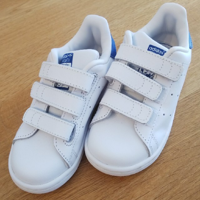 adidas(アディダス)のあん様専用★ adidas スタンスミス 15.0㎝ キッズ/ベビー/マタニティのキッズ靴/シューズ(15cm~)(スニーカー)の商品写真