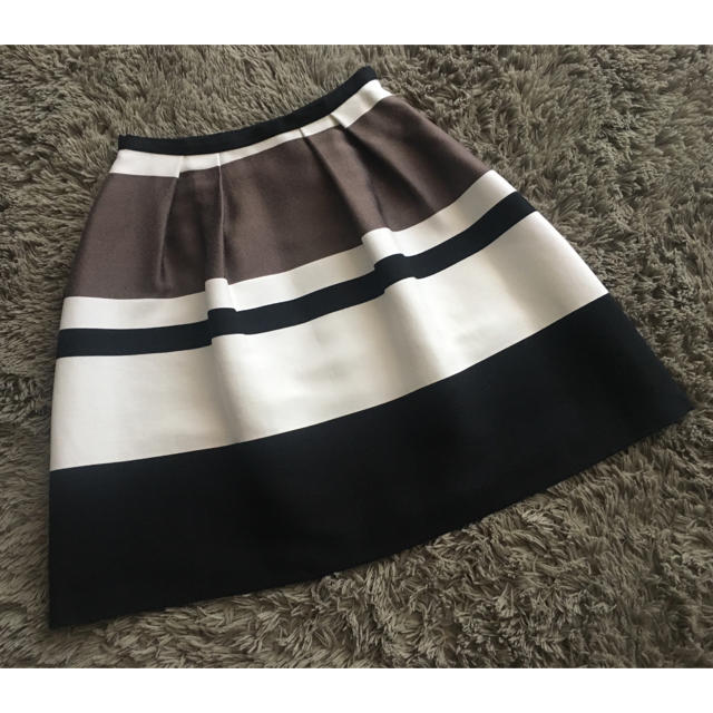 TOMORROWLAND(トゥモローランド)のトゥモローランド スカート  レディースのスカート(ひざ丈スカート)の商品写真