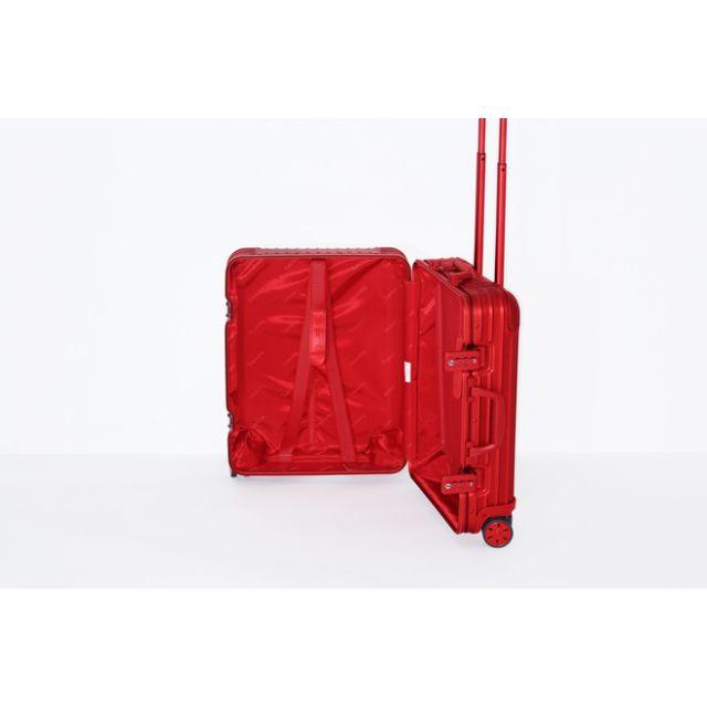 Supreme(シュプリーム)の新品　未使用　45L Supreme RIMOWA 　赤　45L　送料込み メンズのバッグ(トラベルバッグ/スーツケース)の商品写真