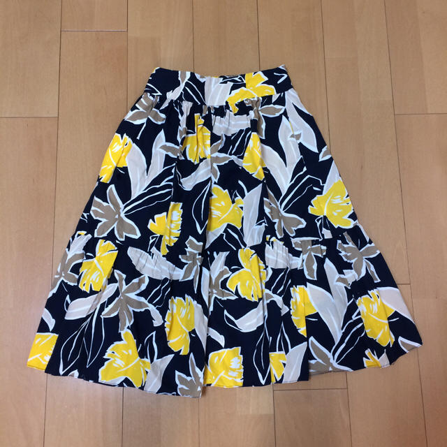 ZARA(ザラ)のZARA♡コットン花柄スカート レディースのスカート(ひざ丈スカート)の商品写真