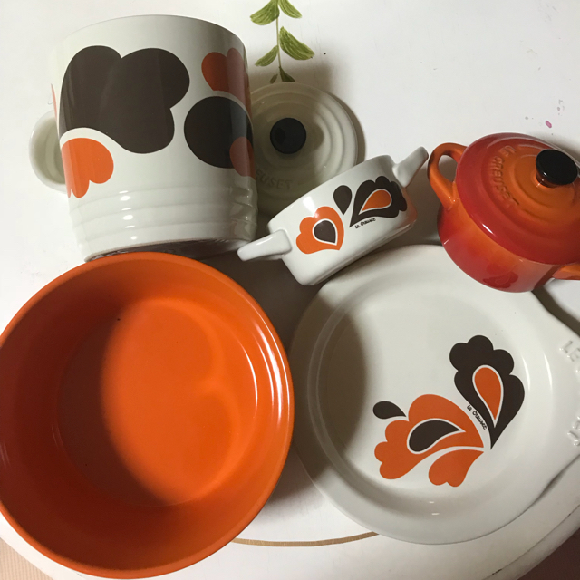 LE CREUSET(ルクルーゼ)の最終値下げ！未使用 ルクルーゼ ココットロンド18cmピーコックセット インテリア/住まい/日用品のキッチン/食器(鍋/フライパン)の商品写真