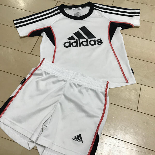 adidas(アディダス)のアディダス adidas キッズ サッカー ユニフォーム 上下セット 100cm キッズ/ベビー/マタニティのキッズ服男の子用(90cm~)(その他)の商品写真