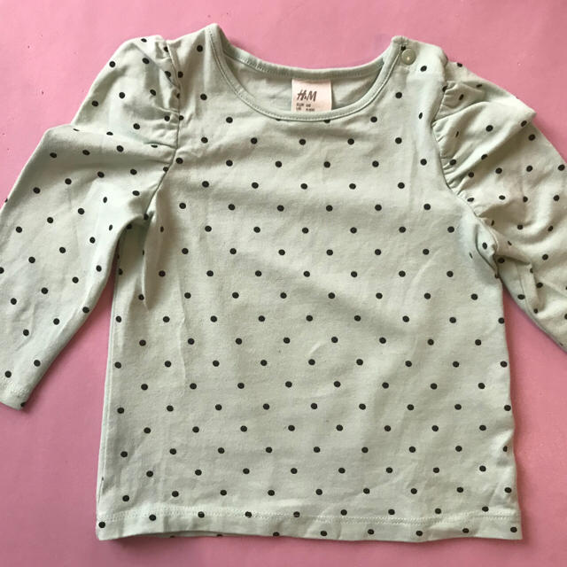 H&M(エイチアンドエム)の女の子用ロンT 4〜6M 2枚セット H&M キッズ/ベビー/マタニティのベビー服(~85cm)(Ｔシャツ)の商品写真