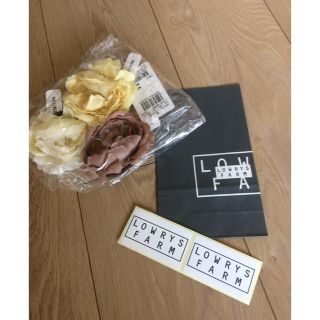 ローリーズファーム(LOWRYS FARM)の新品 送料込み LOWRYS FARM  ヘアアクセサリー3点  コサージュ(ブローチ/コサージュ)