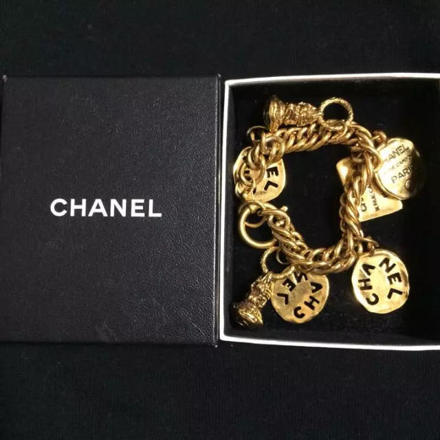 CHANEL(シャネル)のシャネル チャーム付き ブレスレット ビンテージ レディースのアクセサリー(ブレスレット/バングル)の商品写真