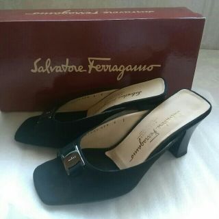 サルヴァトーレフェラガモ(Salvatore Ferragamo)のひろにゃん様専用　フェラガモ　ミュール　黒　シルバー金具　6C(ミュール)