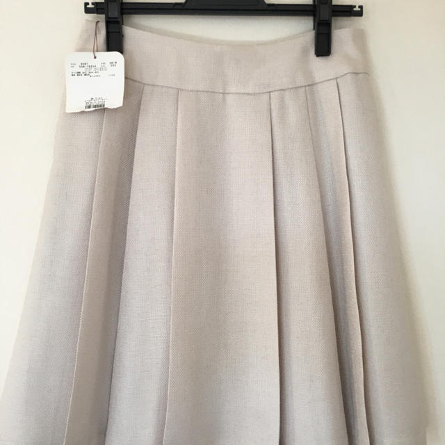 Couture Brooch(クチュールブローチ)の春色ベージュのプリーツスカート レディースのスカート(ひざ丈スカート)の商品写真