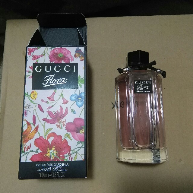 Gucci(グッチ)のフローラ　バイ　グッチ　　 コスメ/美容の香水(香水(女性用))の商品写真