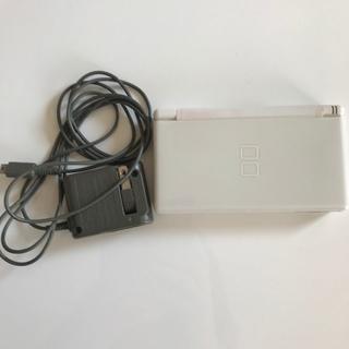 ニンテンドウ(任天堂)のNINTENDO DS lite 本体 ソフト 充電器付き 白 ホワイト ds(携帯用ゲームソフト)