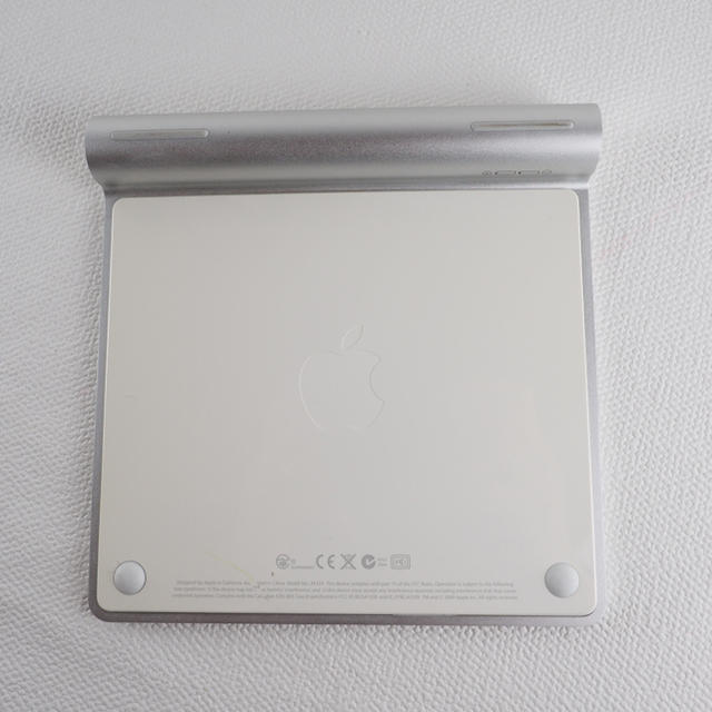 Apple(アップル)のApple track pad 型番a1339 スマホ/家電/カメラのPC/タブレット(PC周辺機器)の商品写真