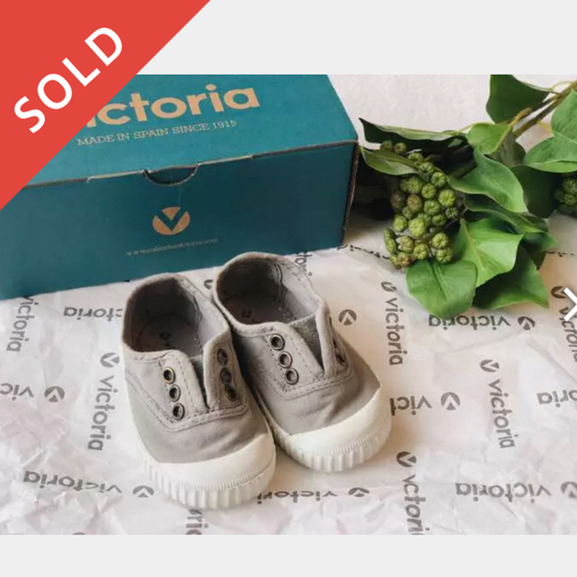 お手軽価格で贈りやすい デッキシューズ ヴィクトリア Victoria