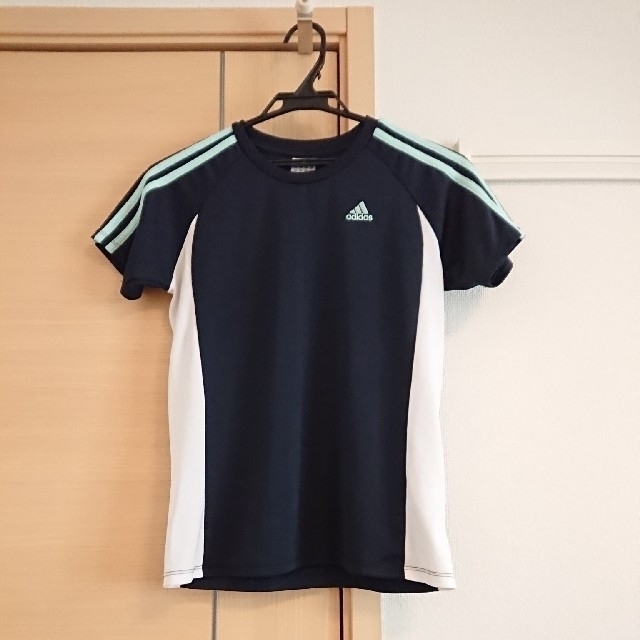 adidas(アディダス)の(美品)アディダス 半袖トップス ネイビーMサイズ レディースのトップス(Tシャツ(半袖/袖なし))の商品写真