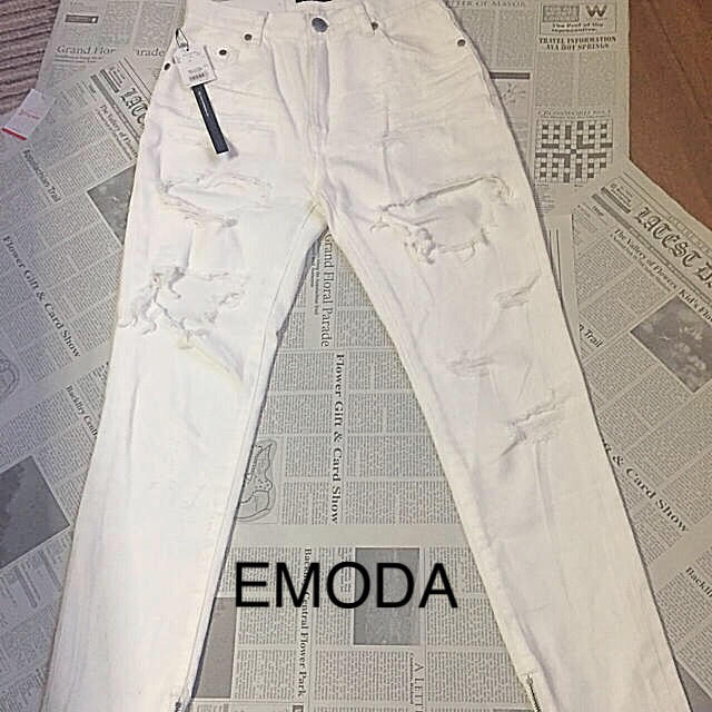 EMODA(エモダ)の★夏物セール★EMODA  JEANS  新品 レディースのパンツ(デニム/ジーンズ)の商品写真