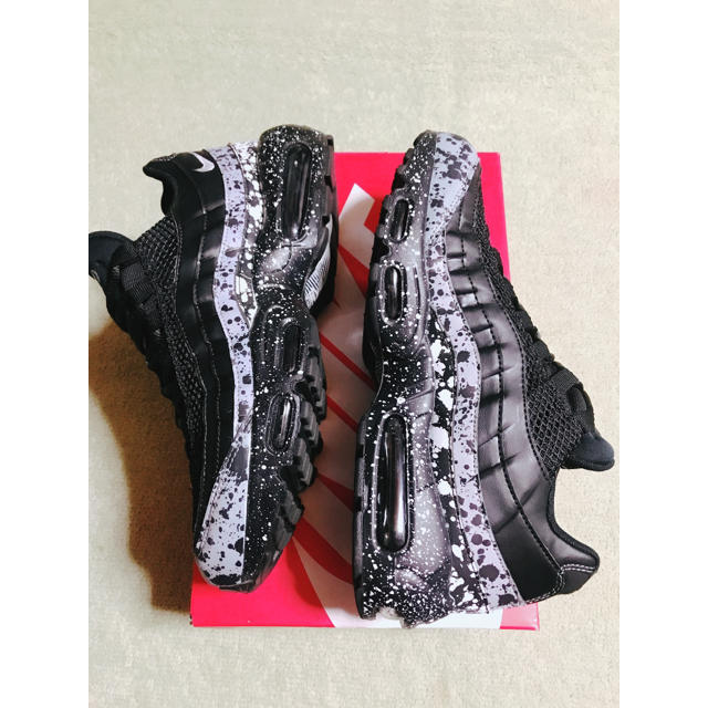 NIKE(ナイキ)のWMNS AIR MAX 95 SE メンズの靴/シューズ(スニーカー)の商品写真