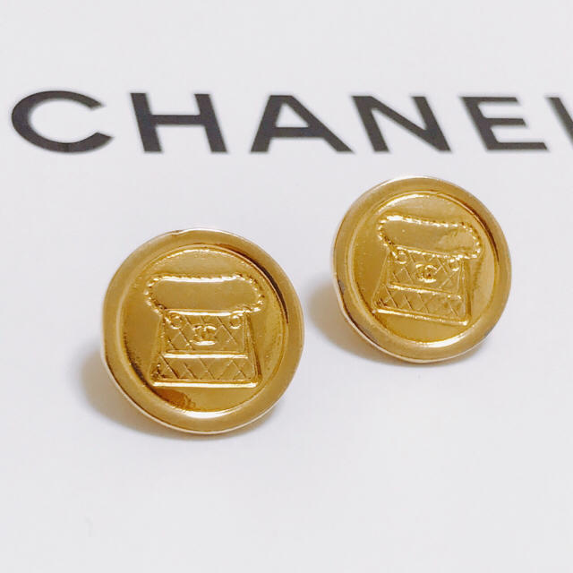 CHANEL(シャネル)のCHANEL ボタン二個セット ハンドメイドの素材/材料(各種パーツ)の商品写真