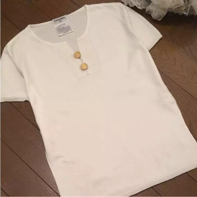 CHANEL(シャネル)の専用です。 シャネル パール ココマーク  金ボタン ホワイト ♡ レディースのトップス(Tシャツ(半袖/袖なし))の商品写真