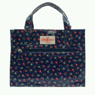 キャスキッドソン(Cath Kidston)のキャス！ランチバック紺色☆小花柄 値下げ(トートバッグ)