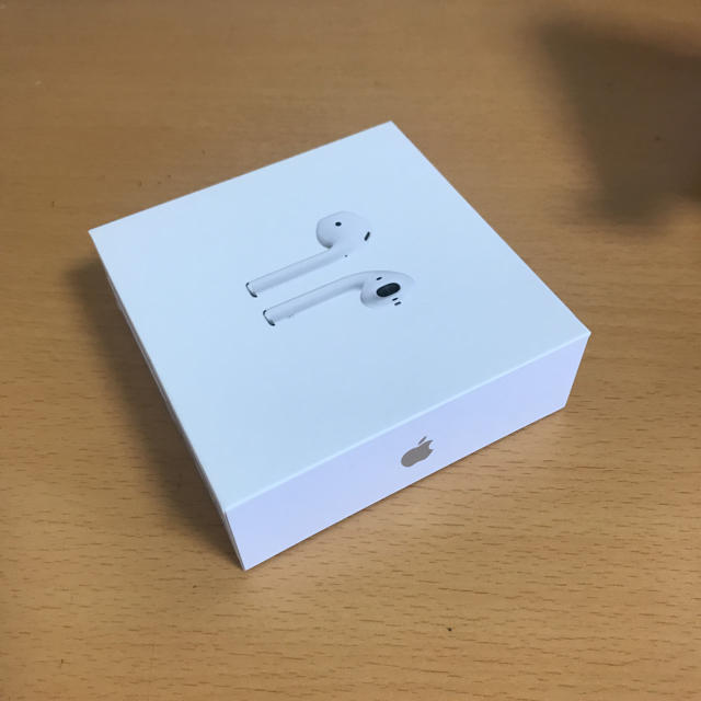 Apple(アップル)のApple AirPods スマホ/家電/カメラのオーディオ機器(ヘッドフォン/イヤフォン)の商品写真