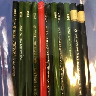 ミツビシエンピツ(三菱鉛筆)のHBの鉛筆10本と赤鉛筆１本(鉛筆)