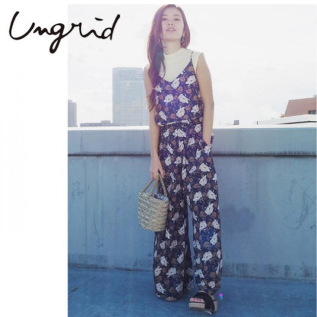 Ungrid(アングリッド)のungrid ヴィンテージフラワーコンビネゾンNVY レディースのパンツ(オールインワン)の商品写真