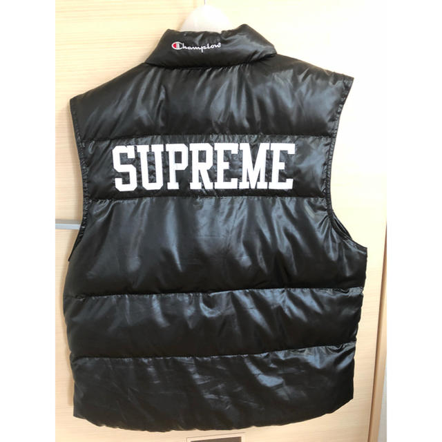 Supreme(シュプリーム)の《値下げ》シュプリーム✖️チャンピオン ダウンベスト メンズのジャケット/アウター(ダウンベスト)の商品写真