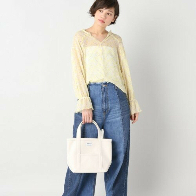 SLOBE IENA(スローブイエナ)の値下げ★美品★SLOBE IENA ボカシフラワープリントブラウス 春夏 レディースのトップス(シャツ/ブラウス(半袖/袖なし))の商品写真