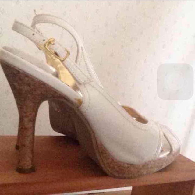 白サンダルコルクヒール レディースの靴/シューズ(サンダル)の商品写真