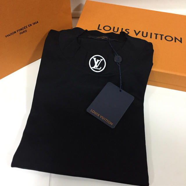 LOUIS VUITTON(ルイヴィトン)の国内正規 ルイヴィトン ハイネック Tシャツ 18SS 即完売 新品 激レア！ メンズのトップス(Tシャツ/カットソー(半袖/袖なし))の商品写真