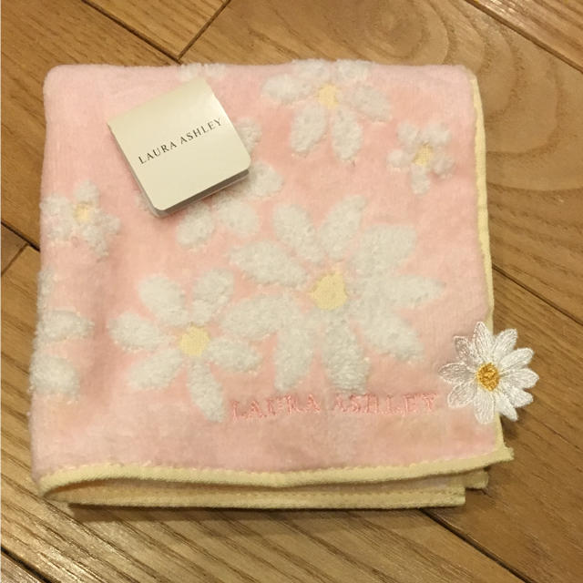 ANTEPRIMA(アンテプリマ)の新品未使用 ANTEPRIMA  LAURA ASHLEY ハンカチ レディースのファッション小物(ハンカチ)の商品写真