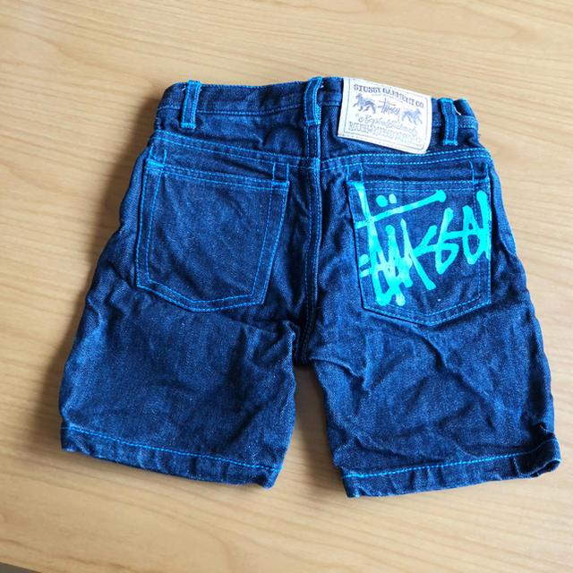 STUSSY(ステューシー)のstussy ハーフパンツ キッズ/ベビー/マタニティのキッズ服男の子用(90cm~)(パンツ/スパッツ)の商品写真