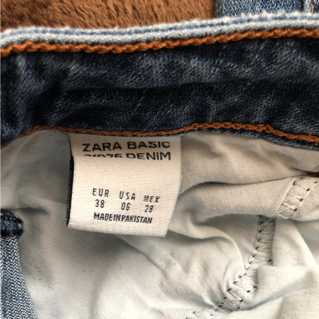 ZARA(ザラ)のデニム ザラ アンクル丈 ブルー ダメージ 38 レディースのパンツ(デニム/ジーンズ)の商品写真