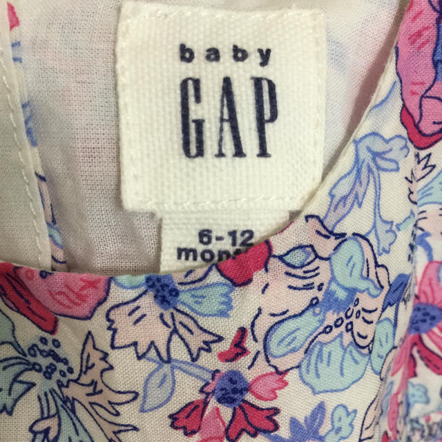 babyGAP(ベビーギャップ)のbaby Gap ワンピース 花柄 裏地付き 70 夏物 キッズ/ベビー/マタニティのベビー服(~85cm)(ワンピース)の商品写真