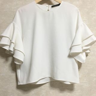 ザラ(ZARA)のzara 袖フリルブラウス(シャツ/ブラウス(半袖/袖なし))