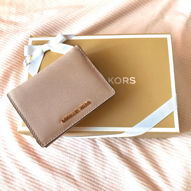 Michael Kors(マイケルコース)の【最終お値下げ！】MICHAELKORS♡二つ折り財布♡ピンクベージュ メンズのファッション小物(折り財布)の商品写真