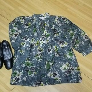 ザラ(ZARA)の★toto様専用★ ZARA シルク ブラウス 花柄 ザラ 5分袖(カットソー(長袖/七分))