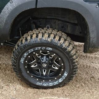 【期間限定値下】フューエルオフロード　285/70R17 タイヤホイールセット