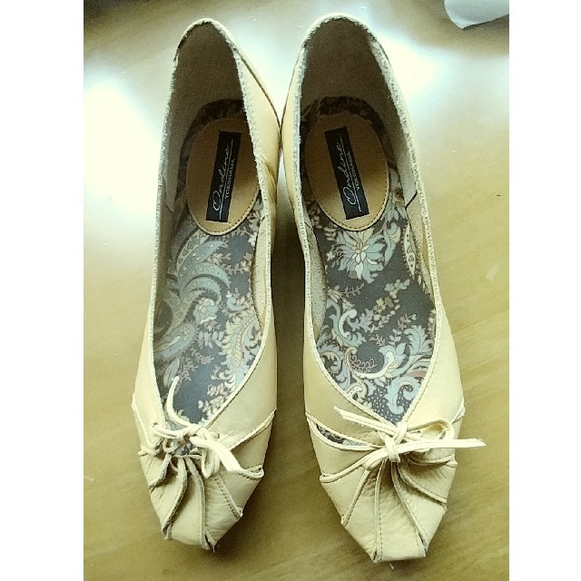 【美品】春物 革パンプス ベージュ 22cm レディースの靴/シューズ(ハイヒール/パンプス)の商品写真