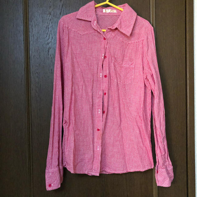 赤ギンガムシャツ レディースのトップス(シャツ/ブラウス(長袖/七分))の商品写真