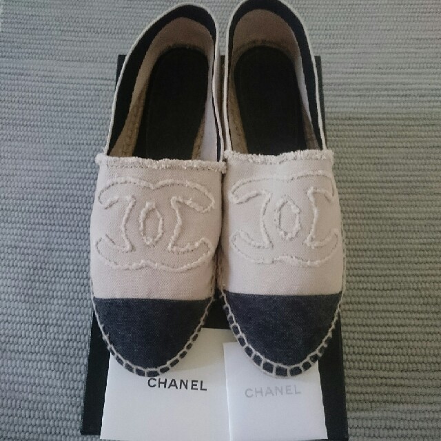 CHANEL(シャネル)のCHANELシャネル新品エスパドリーユ38キナリ名古屋高島屋購入正規品 レディースの靴/シューズ(スリッポン/モカシン)の商品写真