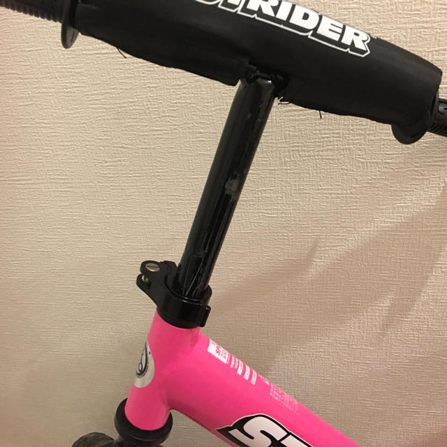 ストライダー ピンク 箱付き キッズ/ベビー/マタニティの外出/移動用品(自転車)の商品写真