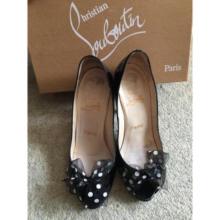 クリスチャンルブタン(Christian Louboutin)のクリスチャン ルブタン オープントゥエナメルパンプス(ハイヒール/パンプス)