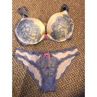 ヴィクトリアズシークレット(Victoria's Secret)の新品タグ付き‼️ヴィクトリアズ・シークレット フルセット(ブラ&ショーツセット)