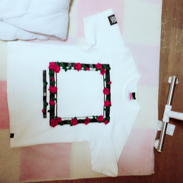 Supreme(シュプリーム)のエルビラ メンズのトップス(Tシャツ/カットソー(半袖/袖なし))の商品写真
