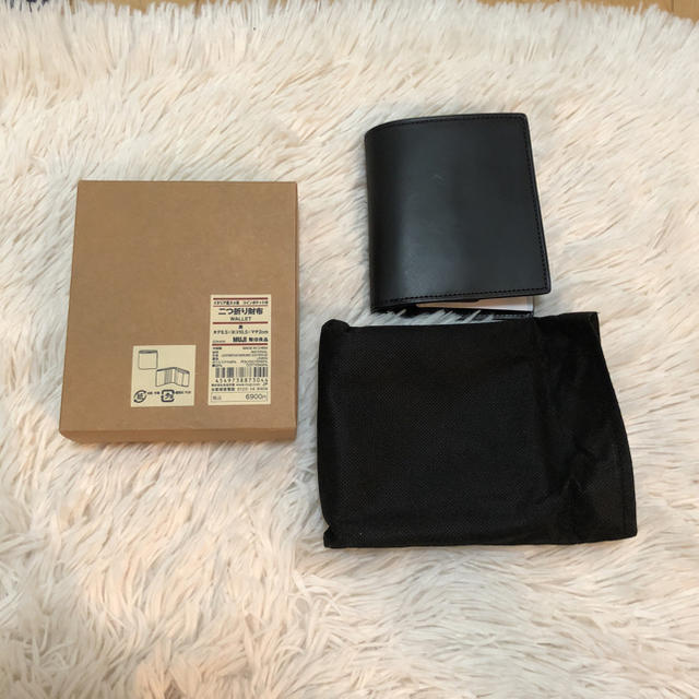 MUJI (無印良品)(ムジルシリョウヒン)の新品 無印良品 ヌメ革 二つ折り財布・黒 メンズのファッション小物(折り財布)の商品写真