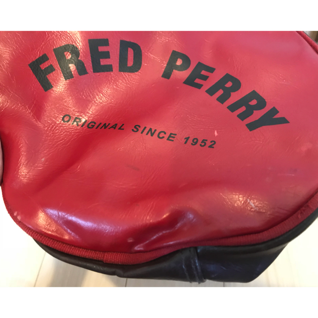 FRED PERRY(フレッドペリー)のフレッドペリー ボストンバッグ メンズ 赤 メンズのバッグ(ボストンバッグ)の商品写真