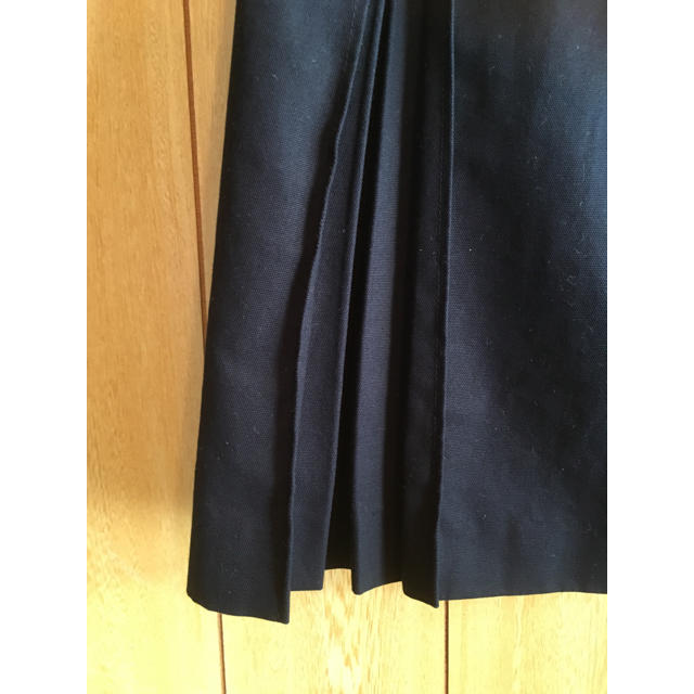 Spick & Span(スピックアンドスパン)のスピックアンドスパン 片側プリーツスカート ネイビー レディースのスカート(ひざ丈スカート)の商品写真